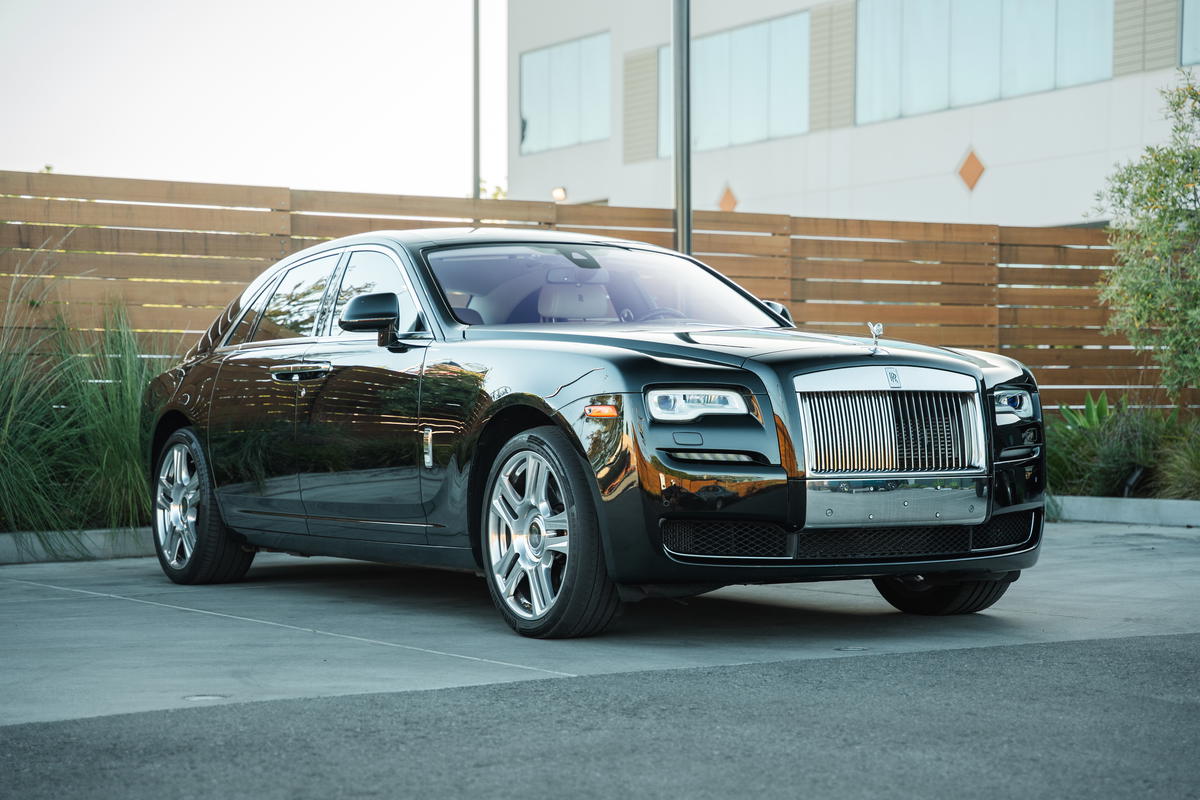 https://issimi-vehicles-cdn.b-cdn.net/publicamlvehiclemanagement/VehicleDetails/731/timestamped-1751313979763-2017 Rolls-Royce Ghost _12.jpeg